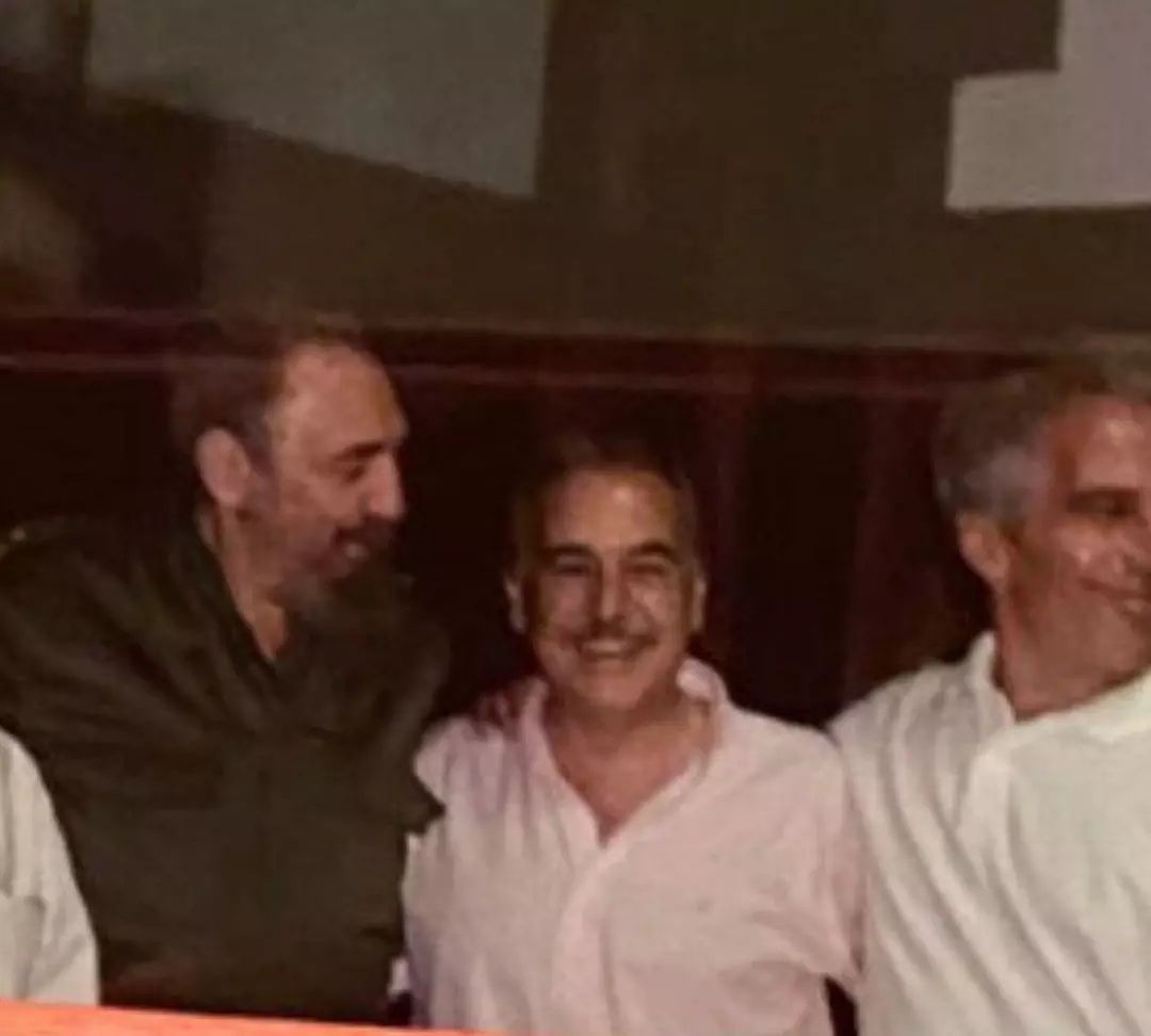 Musk, Muhammed Bin Selman, Papa… Pedofili milyarderi Epstein'ın evinden çıkan fotoğraflar şoke etti! 3