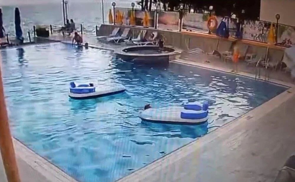 Muğla’da ihmal can aldı! Sadece 9 yaşındaydı… Tatilde havuzda yalnız kaldı, hayatını kaybetti! Minik Ali'nin çırpınışını kimse görmedi! 2