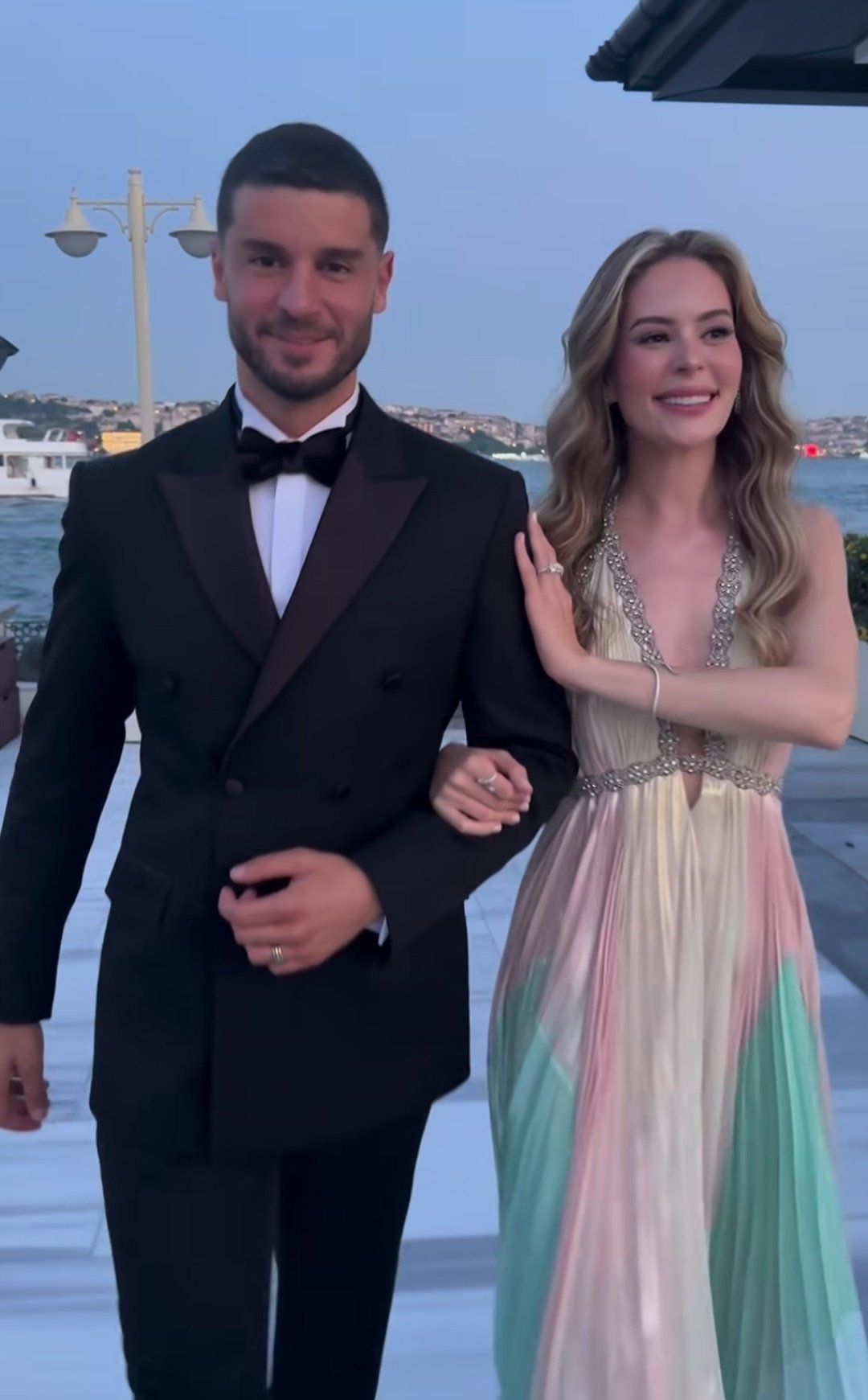 Berk Oktay'dan ihanet ve boşanma iddialarına fotoğraflı yanıt 3