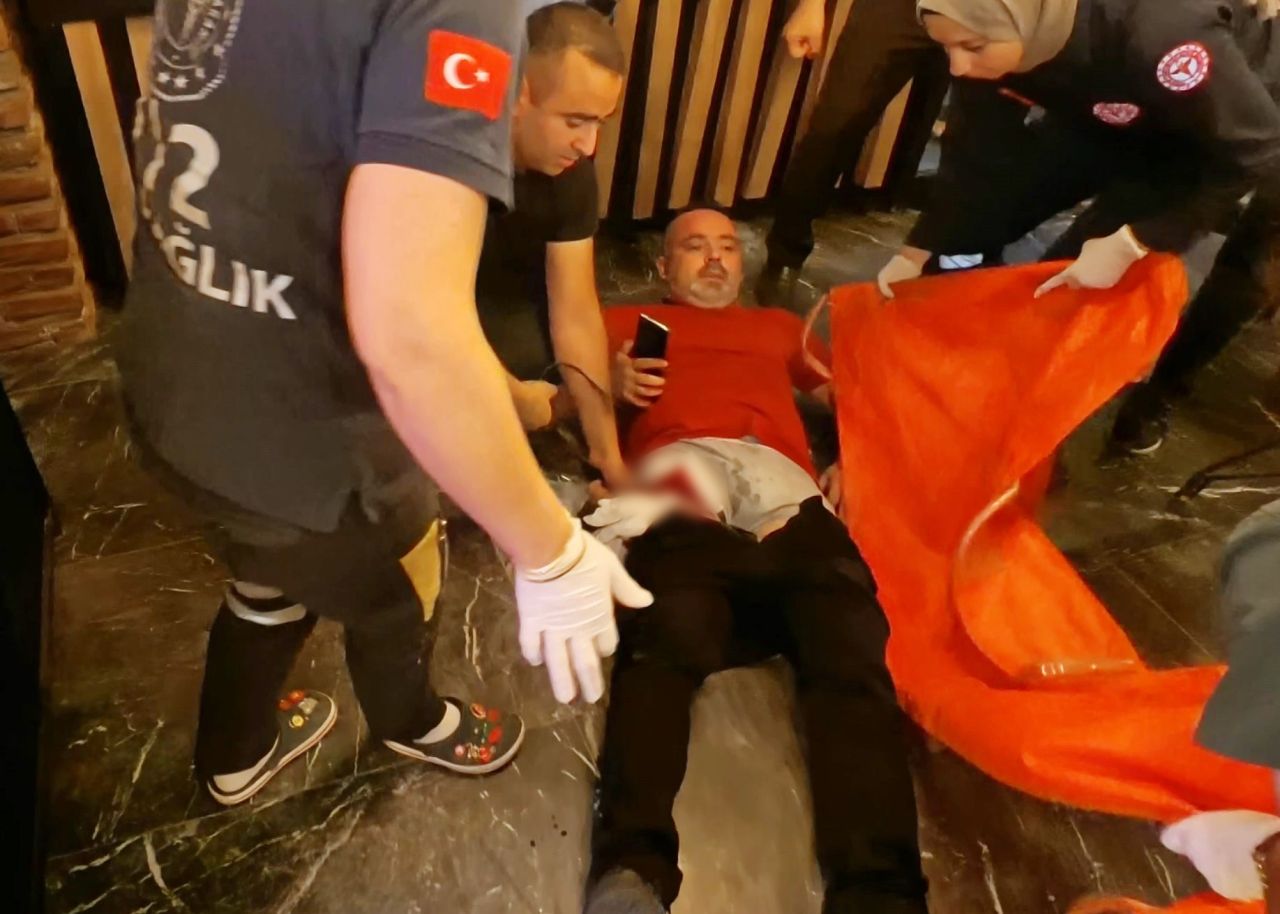 Eski eşinin çalıştığı restoranı basıp, önüne gelene ateş etti! Saldırı öncesi video çekmiş... 11