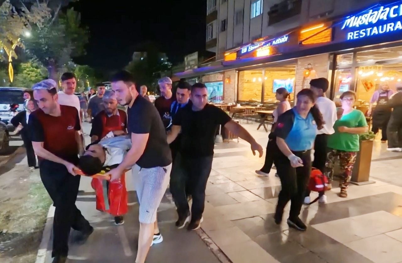 Eski eşinin çalıştığı restoranı basıp, önüne gelene ateş etti! Saldırı öncesi video çekmiş... 10