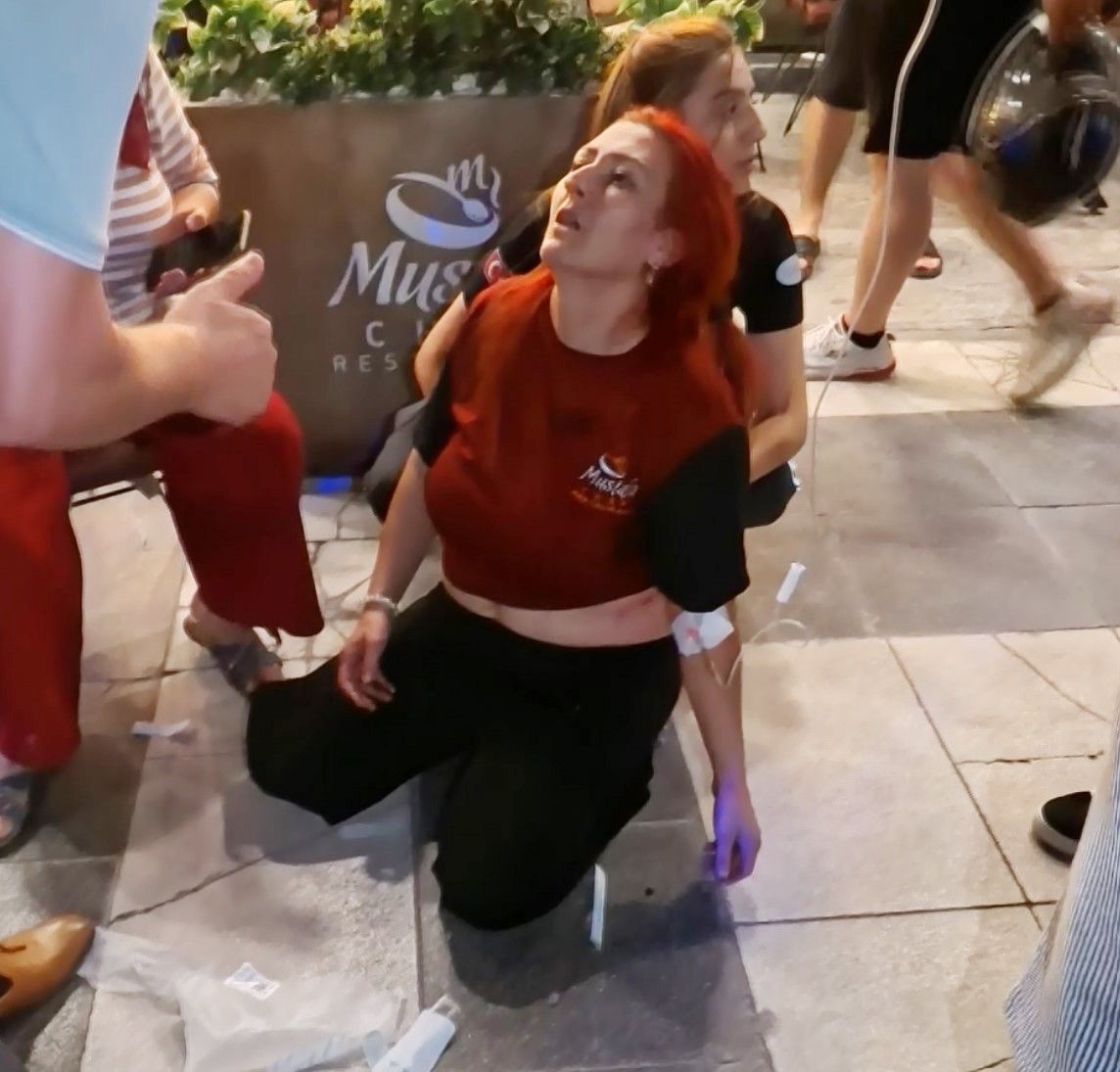 Eski eşinin çalıştığı restoranı basıp, önüne gelene ateş etti! Saldırı öncesi video çekmiş... 7