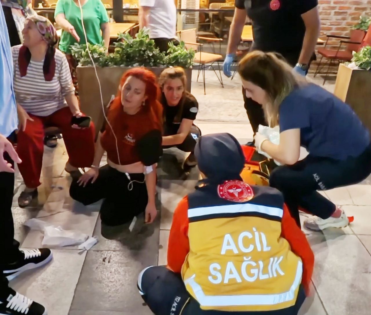 Eski eşinin çalıştığı restoranı basıp, önüne gelene ateş etti! Saldırı öncesi video çekmiş... 5