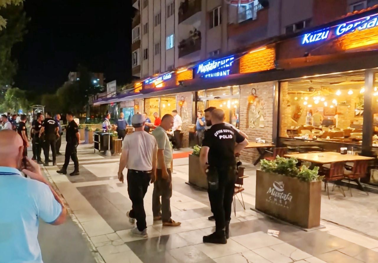 Eski eşinin çalıştığı restoranı basıp, önüne gelene ateş etti! Saldırı öncesi video çekmiş... 3