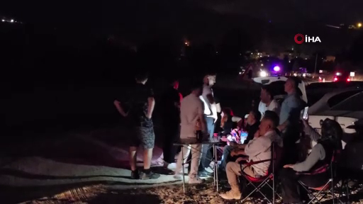 Bu kadarına 'pes'! Karabük'teki orman yangınını kamp sandalyesinde izlediler! 4