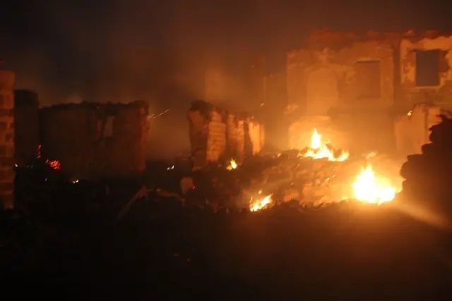 Çanakkale'de kabus sürüyor... Fırtına gibi esen rüzgar alevleri taşıdı, 5 köy boşaltıldı! 3