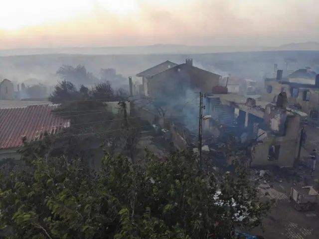 Çanakkale'de gece boyu alev nöbeti: Bayramiç ve Merkez’deki yangınlar kontrol altına alındı! 4