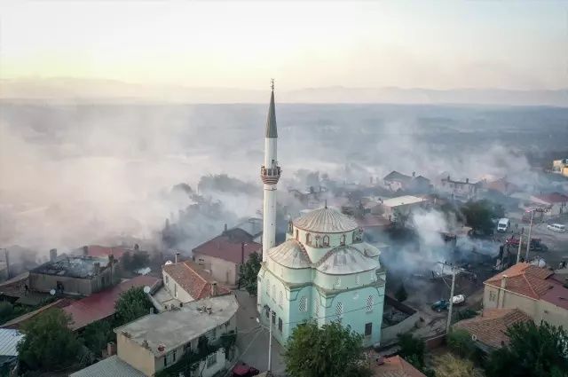 Çanakkale'de gece boyu alev nöbeti: Bayramiç ve Merkez’deki yangınlar kontrol altına alındı! 5