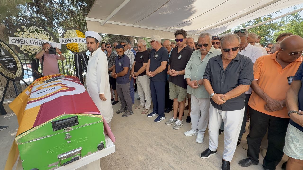 Efsane spiker Ümit Aktan'a veda... Mehmet Ağar ve Fatih Terim cenaze töreninde 2