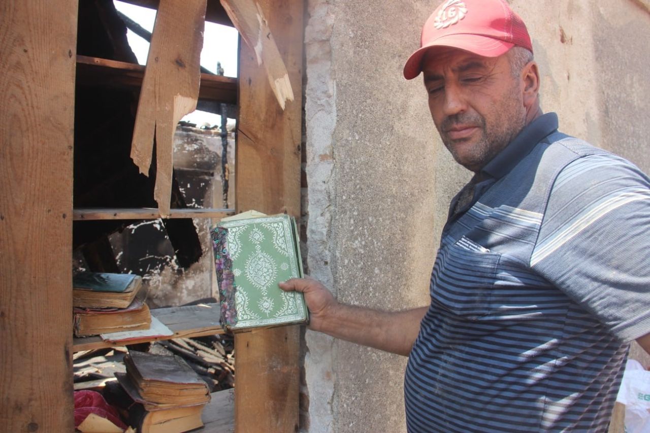 Çanakkale orman yangınlarında evi yandı, çatısı çöktü, Kur'an-ı Kerim'ler sapasağlam kaldı 3