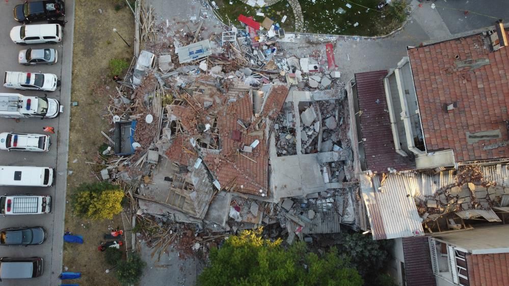 6,1’lik Balıkesir depreminde yıkım ve acı! Gün aydınlandı, hasar ortaya çıktı! Enkaz havadan böyle görüntülendi 8