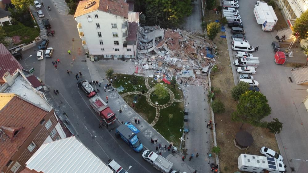 6,1’lik Balıkesir depreminde yıkım ve acı! Gün aydınlandı, hasar ortaya çıktı! Enkaz havadan böyle görüntülendi 7