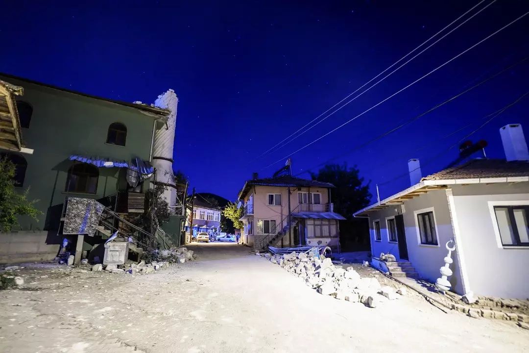 Geçmişte 7,2’lik yıkım yaşanmıştı... Balıkesir 6,1’lik deprem sonrası uzman uyardı: Manisa’ya stres transferi olabilir! 2