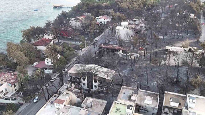 Çanakkale’de alevlerin izleri gün ağarınca ortaya çıktı: Güzelyalı’daki villalar küle döndü! Dron görüntüleri yürek yaktı 1