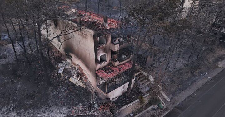 Çanakkale’de alevlerin izleri gün ağarınca ortaya çıktı: Güzelyalı’daki villalar küle döndü! Dron görüntüleri yürek yaktı 3