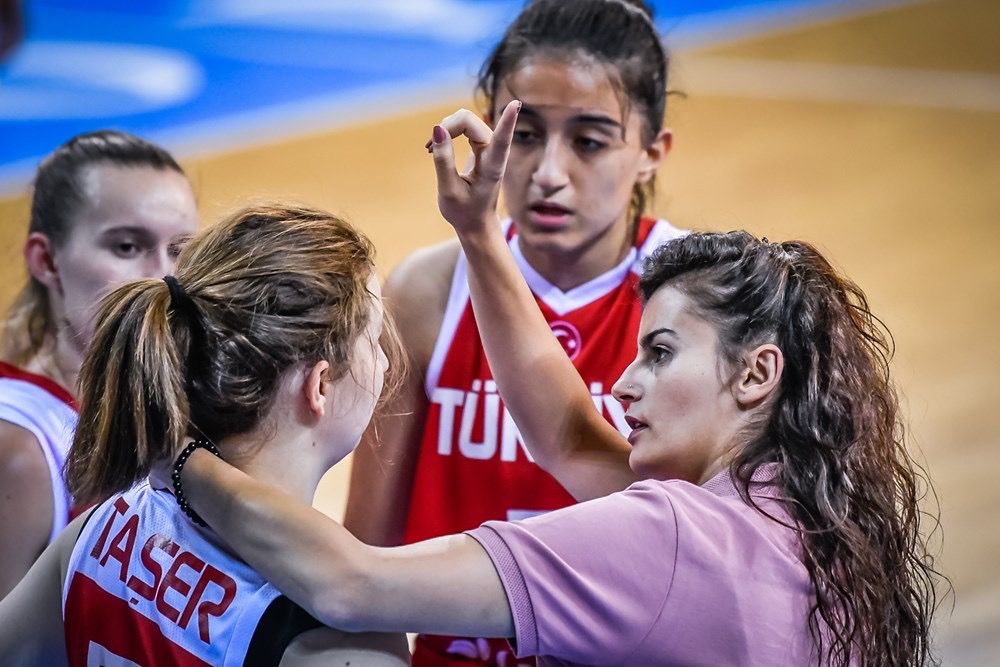 Sedanur Bağdigen Kolunda serum takılı halde, evinde ölü bulundu! Basketbol Milli Takımı'nın eski doktoruydu 5