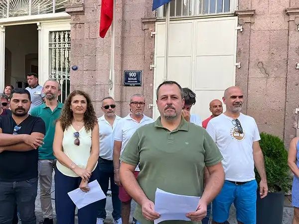 İzmir'de kooperatif mağdurlarından Cemil Tugay’a sert tepki: Depremde yaşanacak can kayıplarından bizzat sorumlu olacaksınız! 3