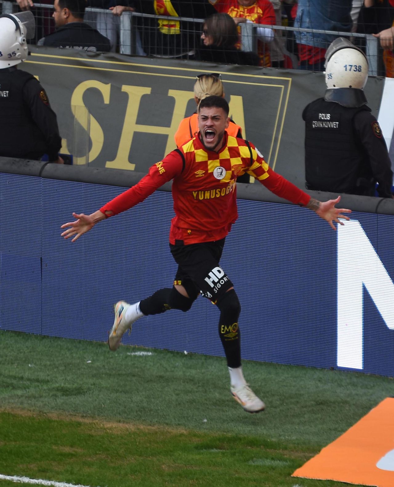 Göztepe 2.5 milyon euroya aldı, 10 katına sattı! Transferde Romulo bereketi; satış detayları belli oldu 2