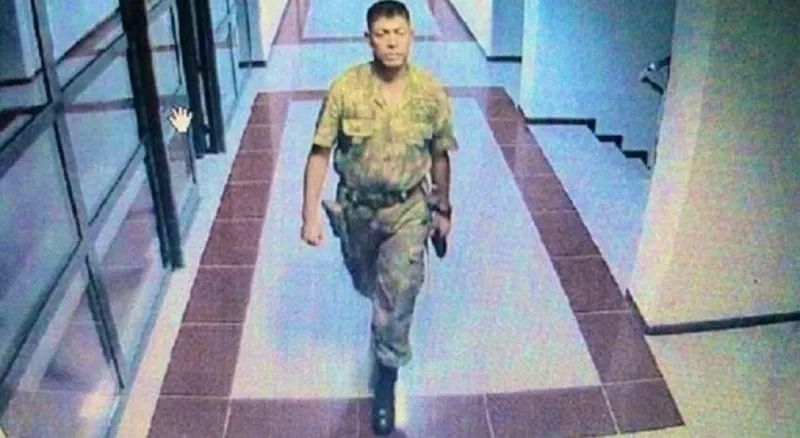 Babası gibi şanlı üniformayı taşıyor: 15 Temmuz kahramanı Şehit Ömer Halisdemir’in kızı Elif Nur teğmen oldu! 3