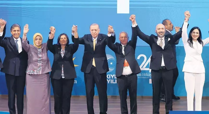 CHP, DEM, İYİ Parti, Saadet ve DEVA’dan sürpriz transferler! 31 Mart sonrası siyasi harita değişti: 56 belediye başkanı AK Parti’ye geçti 6