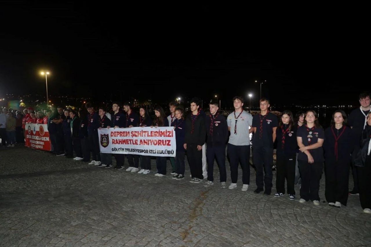 26 yıldır dinmeyen acı! 17 Ağustos depreminde hayatını kaybedenler duygu dolu törenle anıldı 3