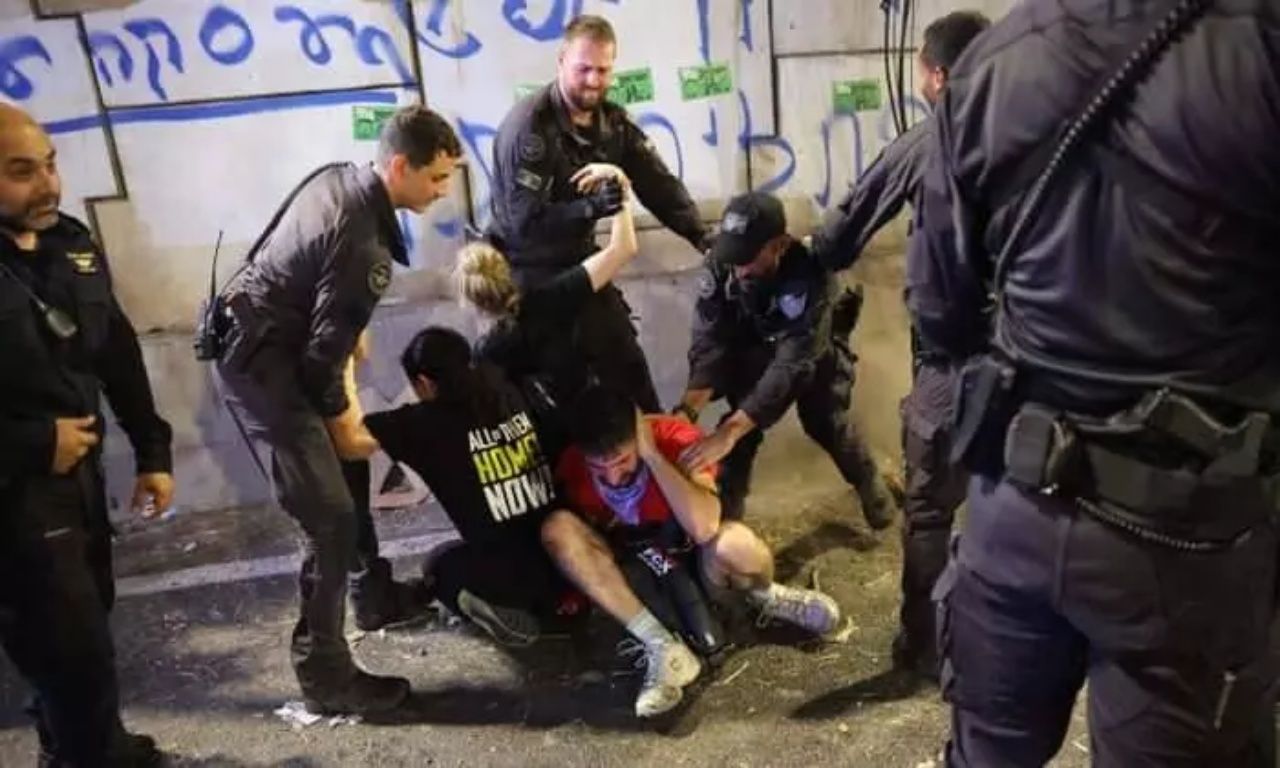 İsrail'de hayat durdu! Yeni işgal planı rehine ailerini ayağa kaldırdı! 32 kişi gözaltında 6