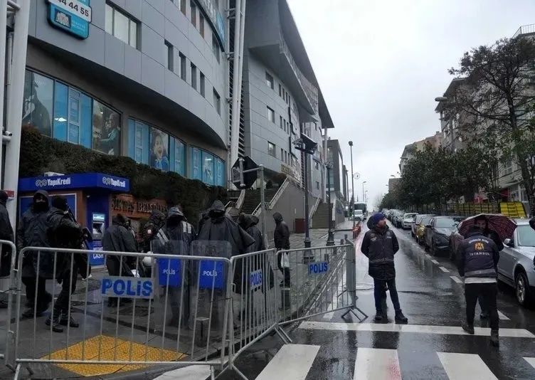 Ruhsatsız silahlar, seri atış aparatları, çelik yelek… İBB'deki yolsuzluk çetesinden kiralık katil planı deşifre oldu! Talimatı veren sır avukat aranıyor! 5
