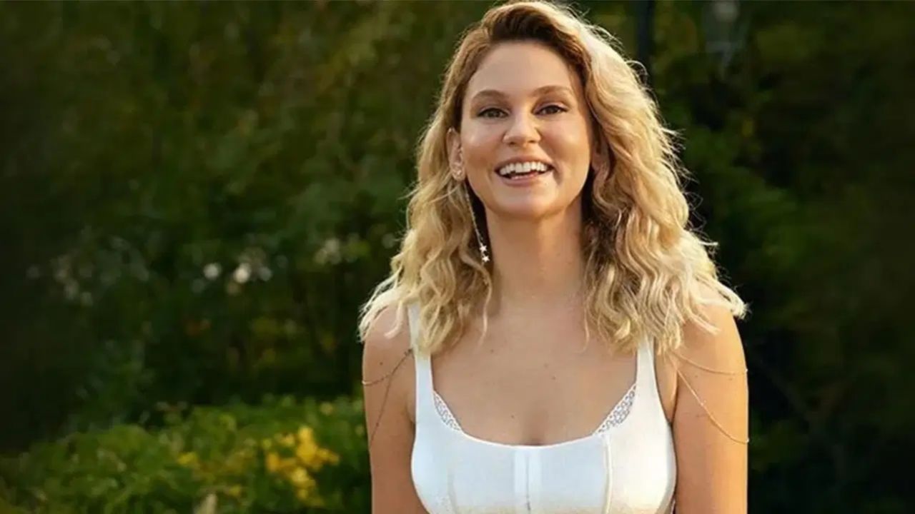 Farah Zeynep Abdullah’tan bomba itiraf! Athena Gökhan ile aşk resmiyet kazandı 1