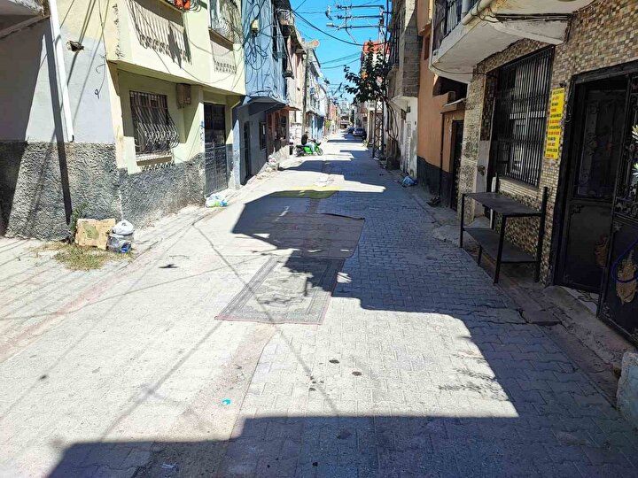 CHP’li Adana Büyükşehir Belediyesi'nde hizmet yok, vatandaşa çile çok! Yolu halıyla örttüler... 3