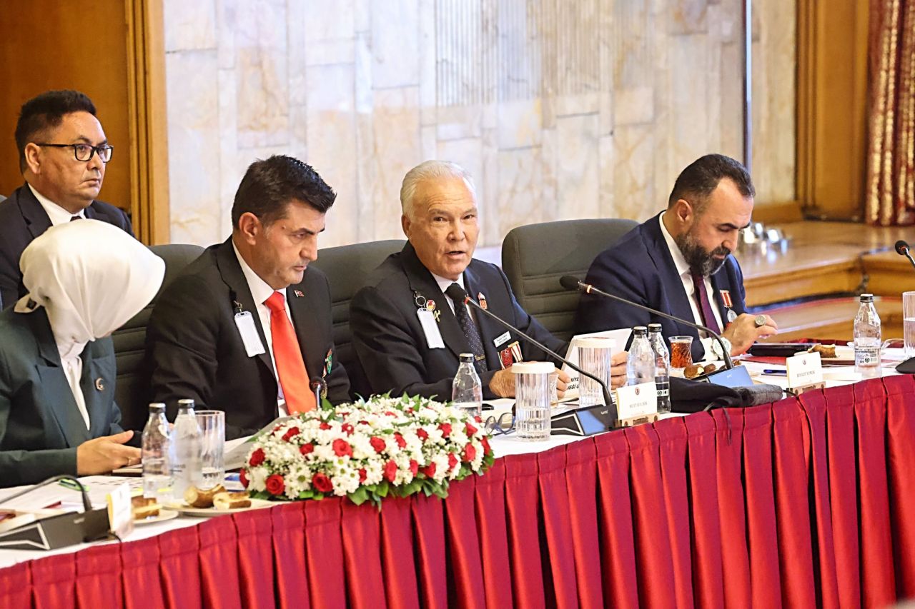 TBMM komisyonunda tarihi an! Lokman Aylar protez gözünü çıkarıp konuştu: Teröre bedel ödedim! 3