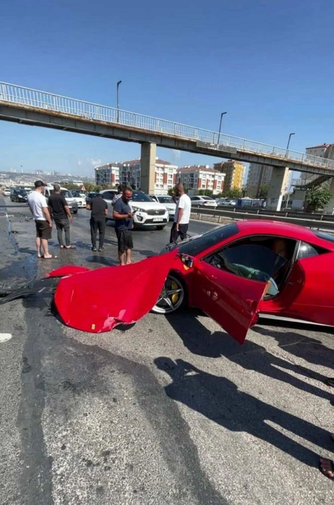 Kazalı Ferrari’ye sürpriz talip! Ünlü futbolcu satın aldı, fiyat şaşırttı 2