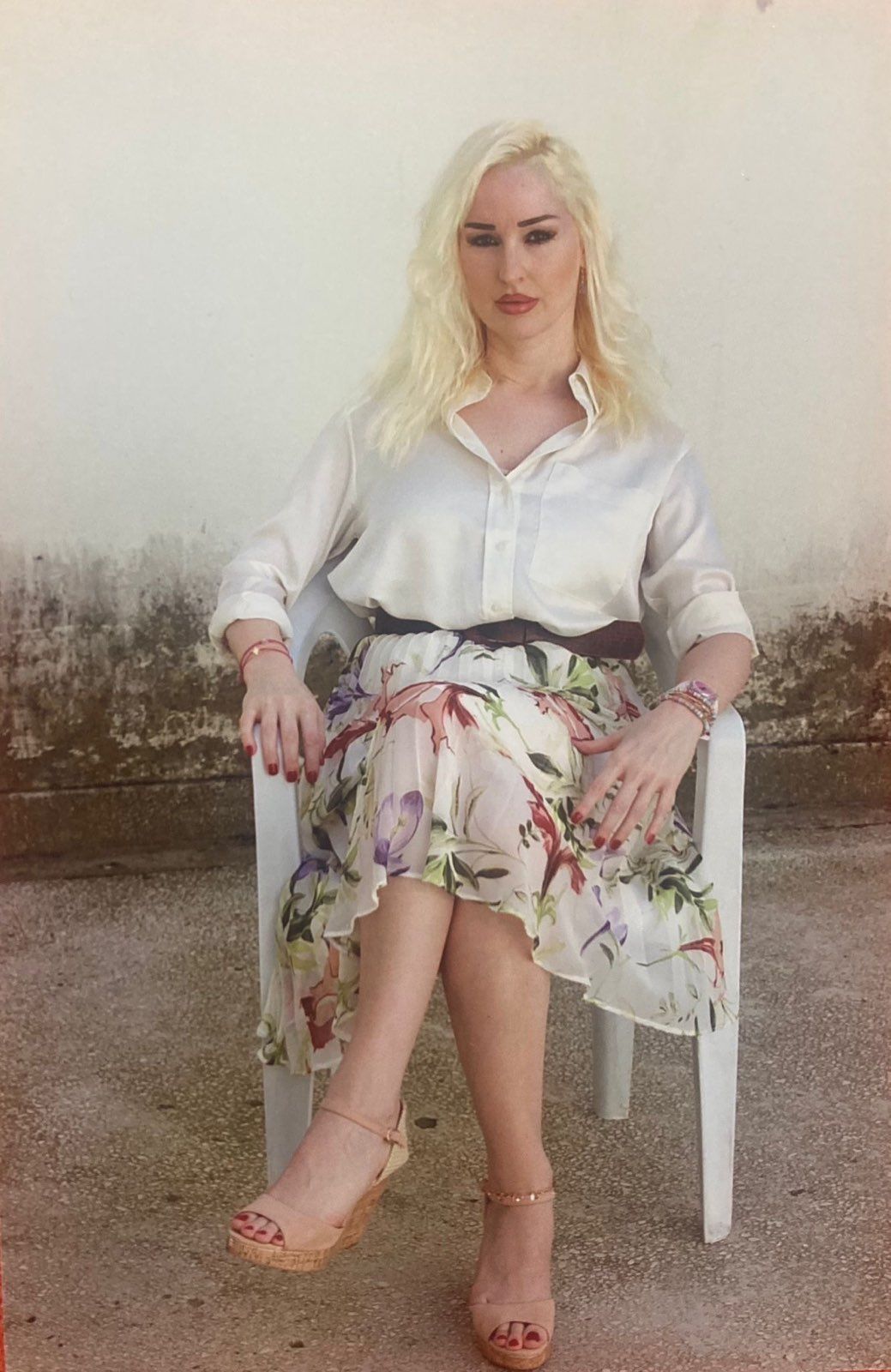 Lüks hayattan plastik sandalyeye... Adnan Oktar'ın baş kediciği Merve Büyükbayrak’ın cezaevi fotoğrafları paylaşıldı 2