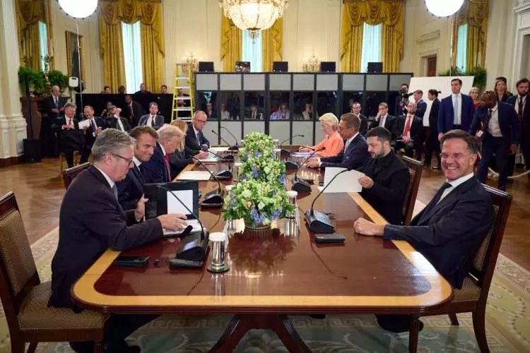 Avrupa liderleri “kuş beyinli” diplomasiyle mi hareket ediyor? İngiliz The Guardian’dan Trump analizinde sert eleştiri! 8