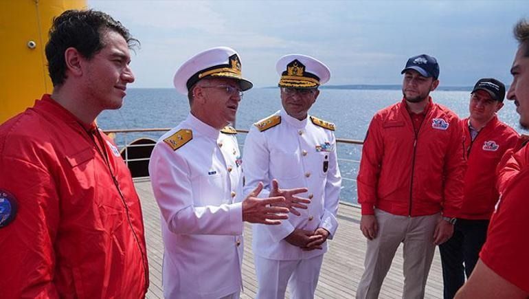 Mavi Vatan'da tarihi an! Atatürk’ün mirası yeniden denizlerde... Savarona ve TCG Anadolu Boğaz'dan yan yana geçiyor! 8
