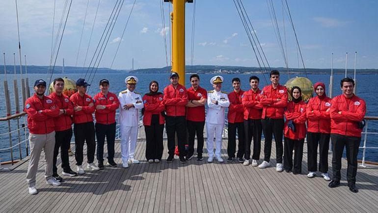 Mavi Vatan'da tarihi an! Atatürk’ün mirası yeniden denizlerde... Savarona ve TCG Anadolu Boğaz'dan yan yana geçiyor! 11