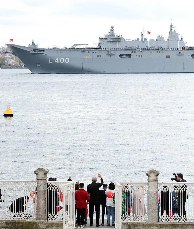 Mavi Vatan'da tarihi an! Atatürk’ün mirası yeniden denizlerde... Savarona ve TCG Anadolu Boğaz'dan yan yana geçiyor! 13