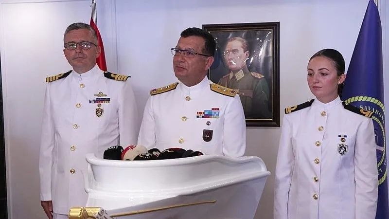 Mavi Vatan'da tarihi an! Atatürk’ün mirası yeniden denizlerde... Savarona ve TCG Anadolu Boğaz'dan yan yana geçiyor! 7