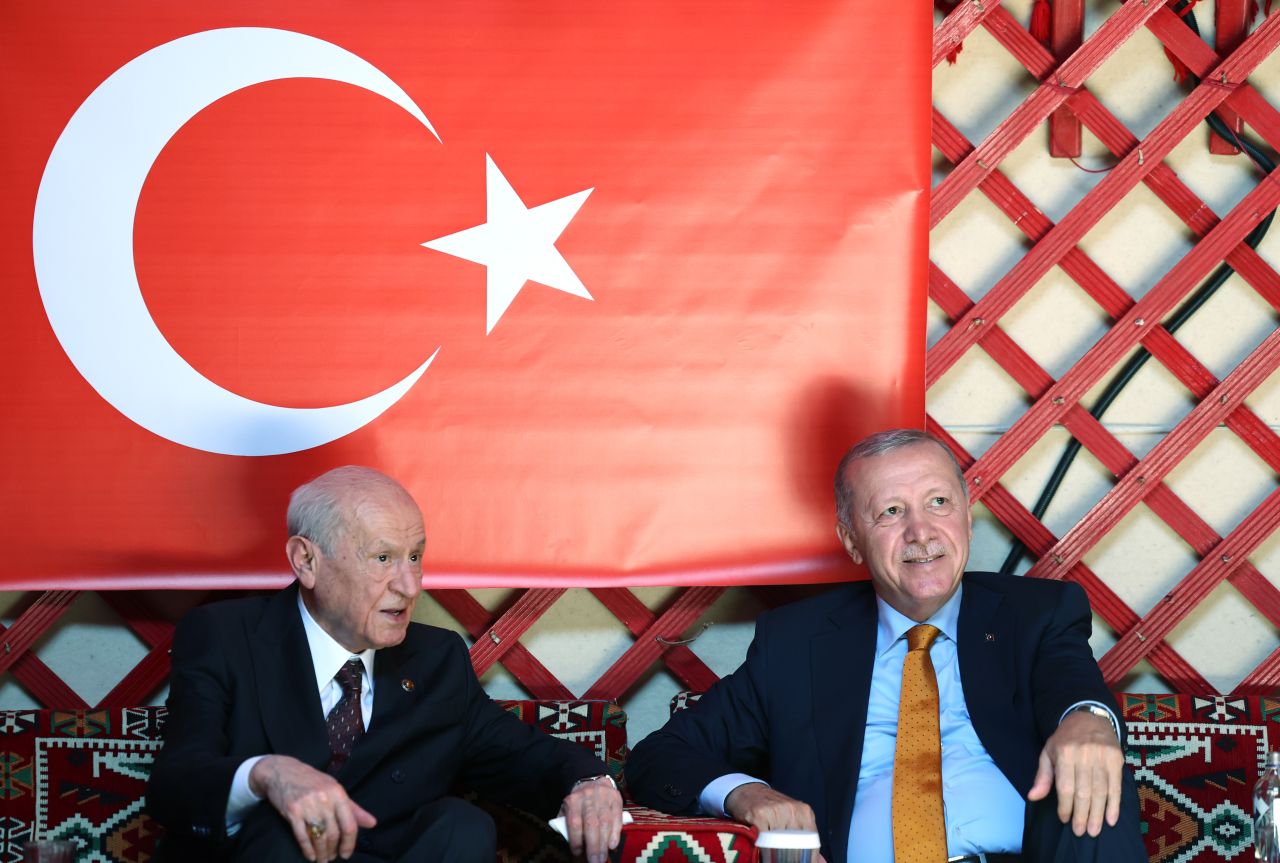 Ahlat'ta Selçuklu Mezarlığı ziyareti... Cumhurbaşkanı Erdoğan, Devlet Bahçeli ile han çadırında sohbet etti! 4
