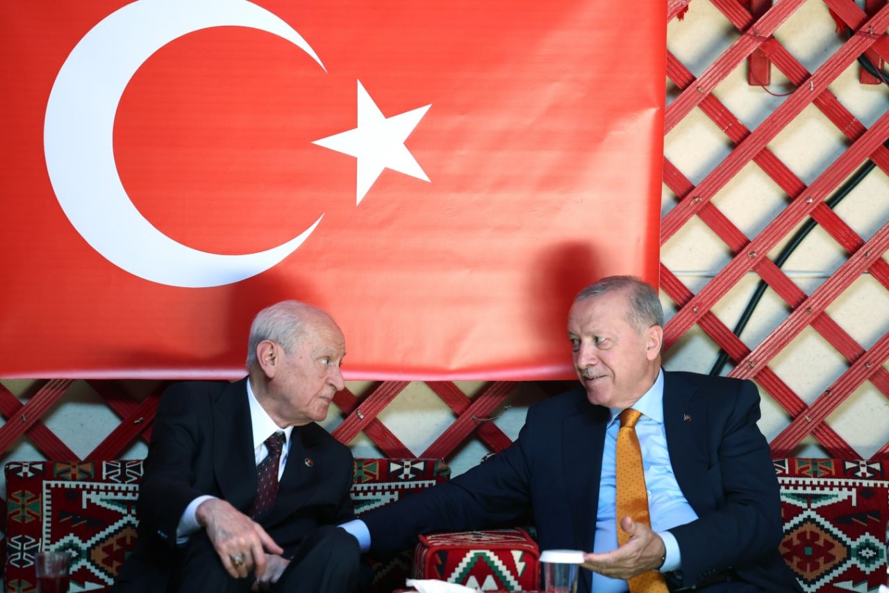 Ahlat'ta Selçuklu Mezarlığı ziyareti... Cumhurbaşkanı Erdoğan, Devlet Bahçeli ile han çadırında sohbet etti! 1