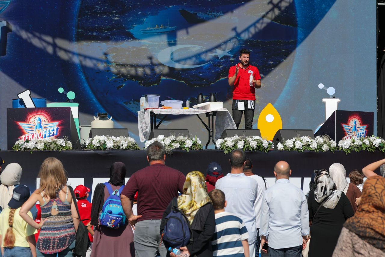 TEKNOFEST Mavi Vatan'ın, ikinci gününde vatandaşlardan yoğun ilgi 3