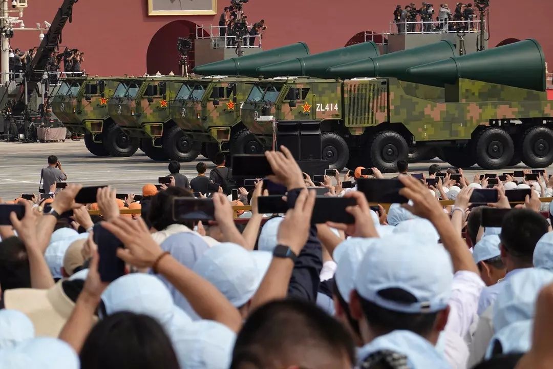 Çin şovunu yaptı... Üçlü ittifak ABD’ye meydan okuyor! Trump'tan dünya gündemine oturan kareye tepki: ABD'ye karşı komplo! 3