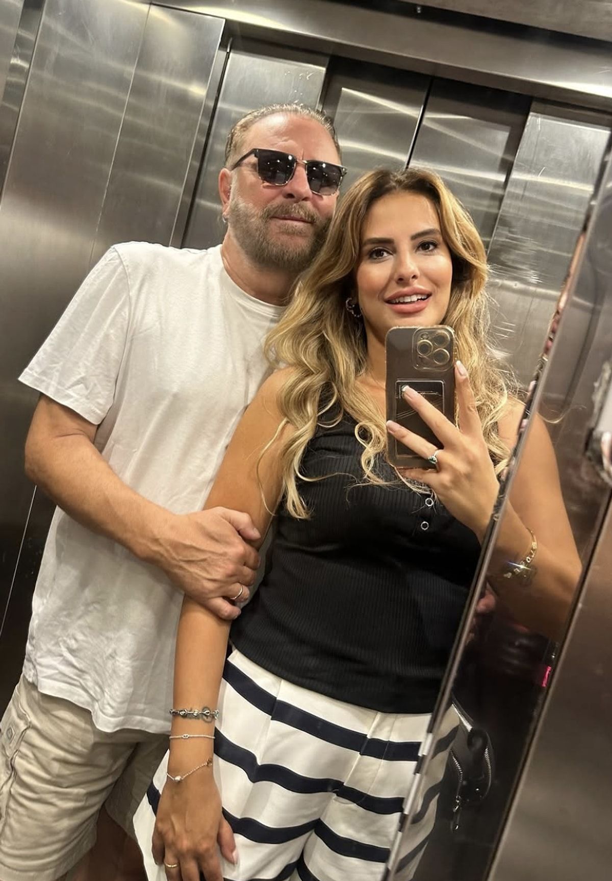 Burak Sergen’in 26 yaş küçük eşiyle tatil pozu sosyal medyayı salladı! Son haline yorum yağdı 3