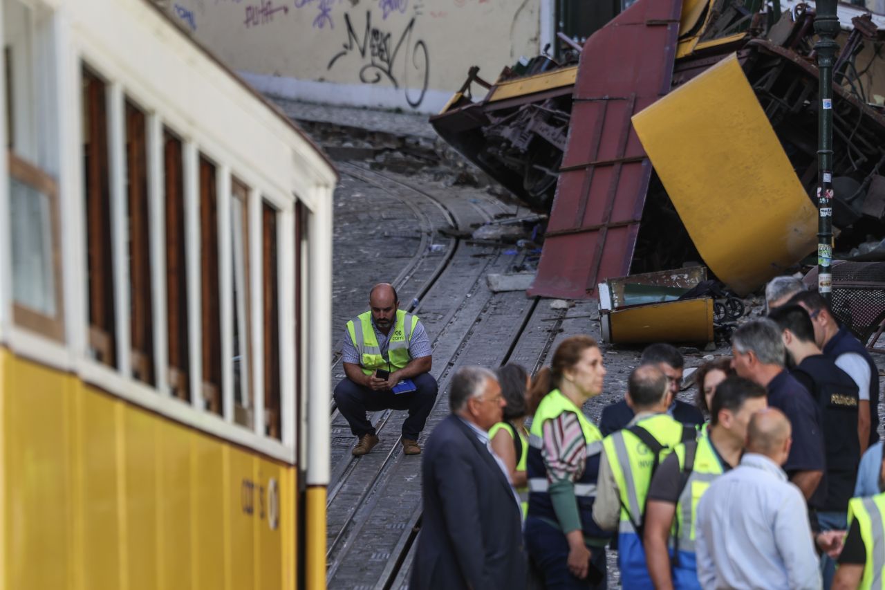 Lizbon’un simgesi, turistlerin gözdesi tarihi tramvay otele çarptı: 17 ölü, 18 yaralı var! Akıllara Beyoğlu hattı geldi... 1