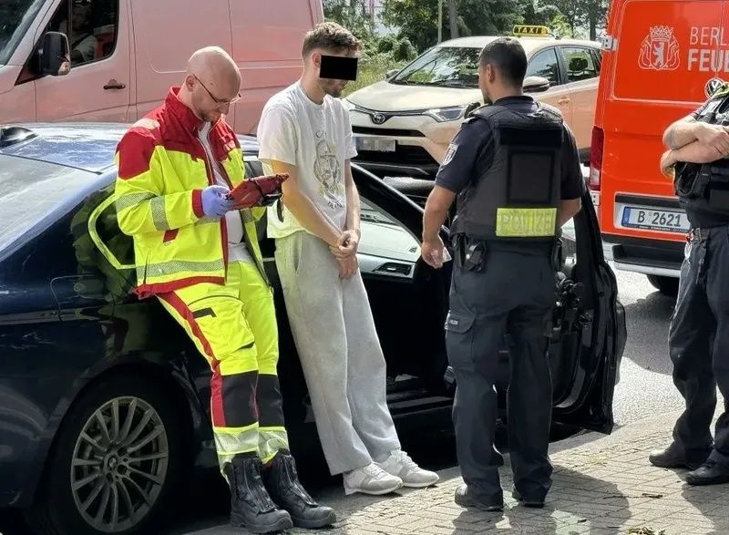 Almanya’da kan donduran olay: Berlin’de otomobil kalabalığın arasına daldı! Yaralıların çoğu çocuk... 3
