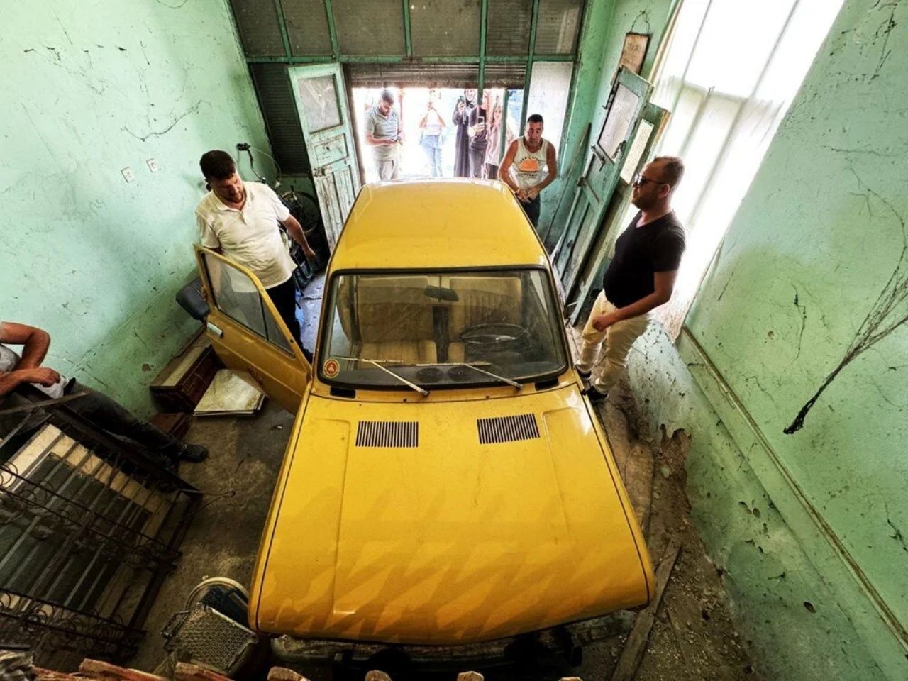 44 yıldır garajda saklıyordu! Fiat lisanslı Zastava dudak uçuklatan fiyata satıldı 2