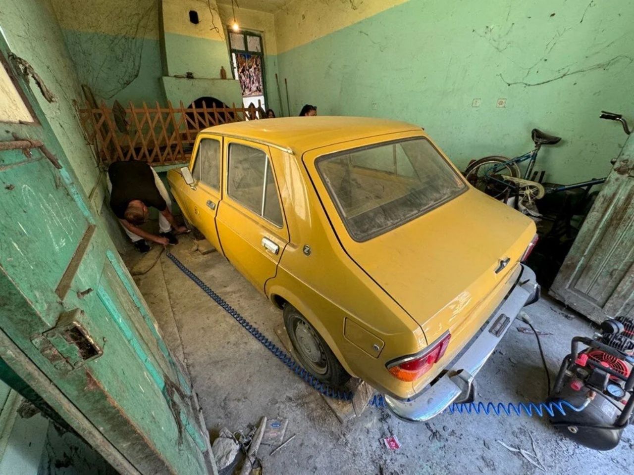 44 yıldır garajda saklıyordu! Fiat lisanslı Zastava dudak uçuklatan fiyata satıldı 4