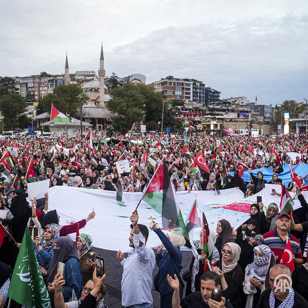 Binlerce insan tek yürek! Üsküdar'dan dünyaya mesaj: Türkiye insanlığın vicdanını koruyor! 2