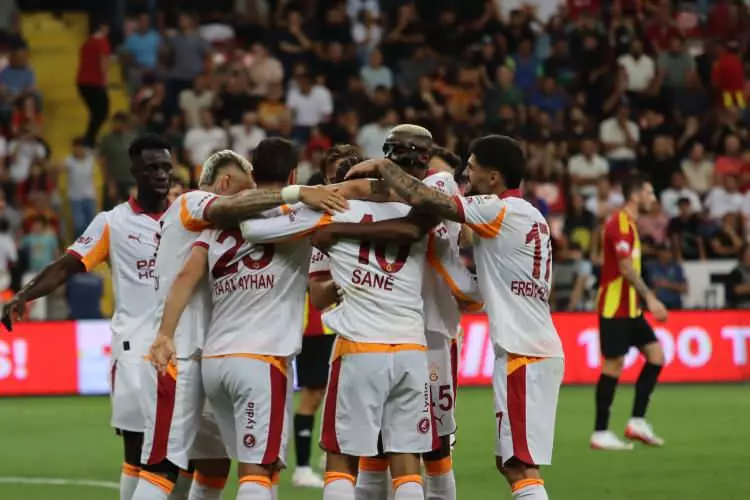 Victor Osimhen'den kahreden haber geldi: Sahalara dönmesi ayları bulabilir! 12