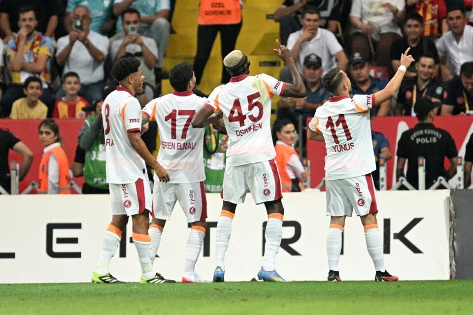 Victor Osimhen'den kahreden haber geldi: Sahalara dönmesi ayları bulabilir! 10