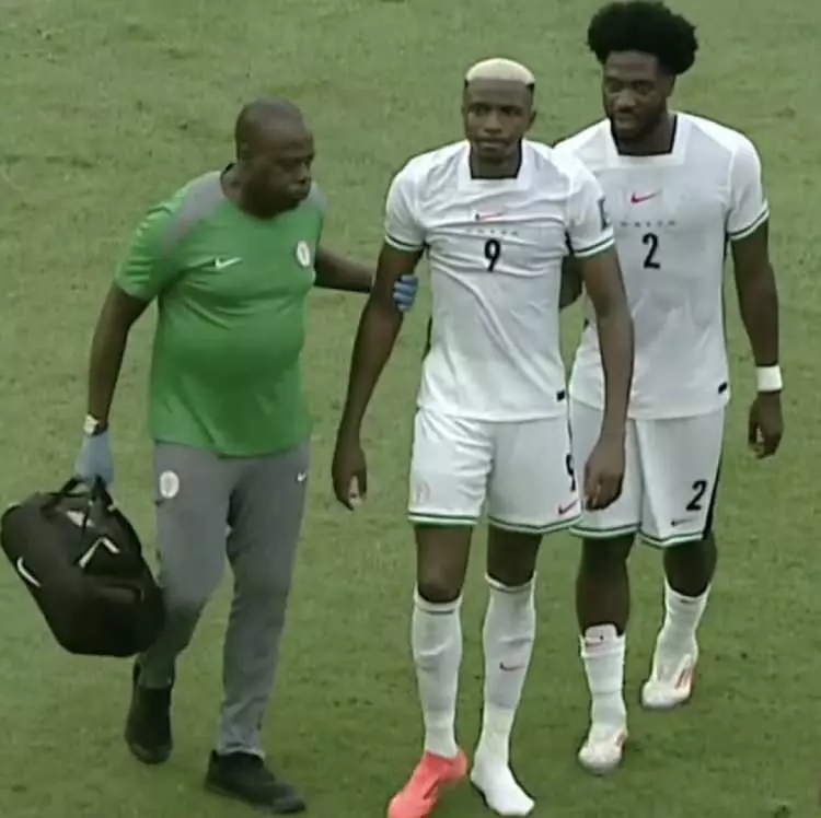 Victor Osimhen'den kahreden haber geldi: Sahalara dönmesi ayları bulabilir! 5